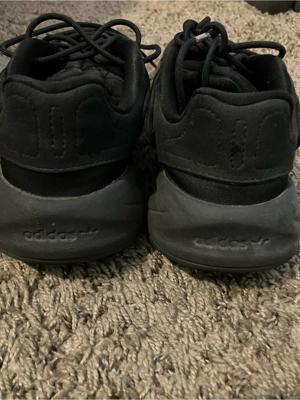 Youth Black Athletic Sneakers - Sleek Everyday Performance